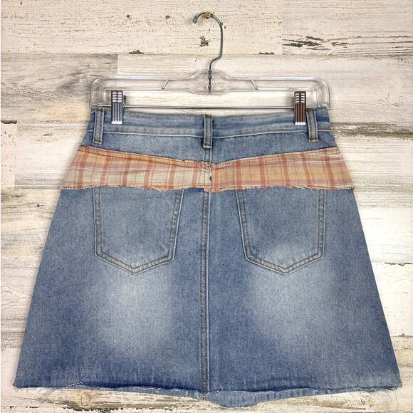 POL Womens Medium Pink Blue Plaid Denim Distressed Boho Mini Skirt NEW - Picture 3 of 5